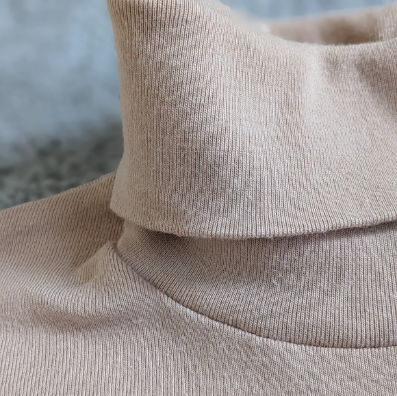 KOTN Fitted Turtleneck size small - Picture 3 of 6